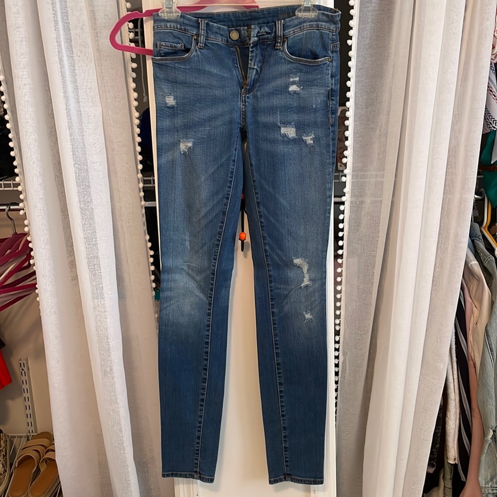BlankNYC size 27 distressed Jeans